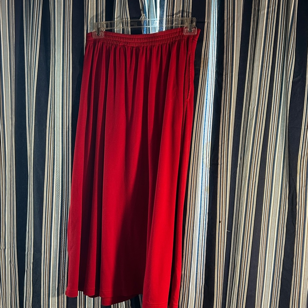 Essential elements Skirt- Vibrant Red button front. - Picture 4 of 5